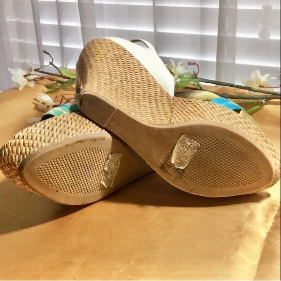 CHARLOTTE RUSSE SANDALS - Picture 3 of 8